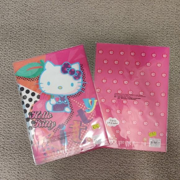 Hello Kitty Folders - Picture 3 of 3
